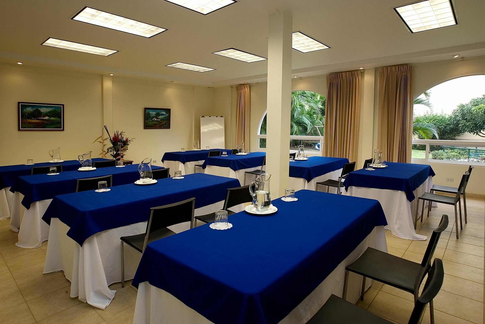 Apartotel & Suites Villas Del Rio San Jose  Exterior photo